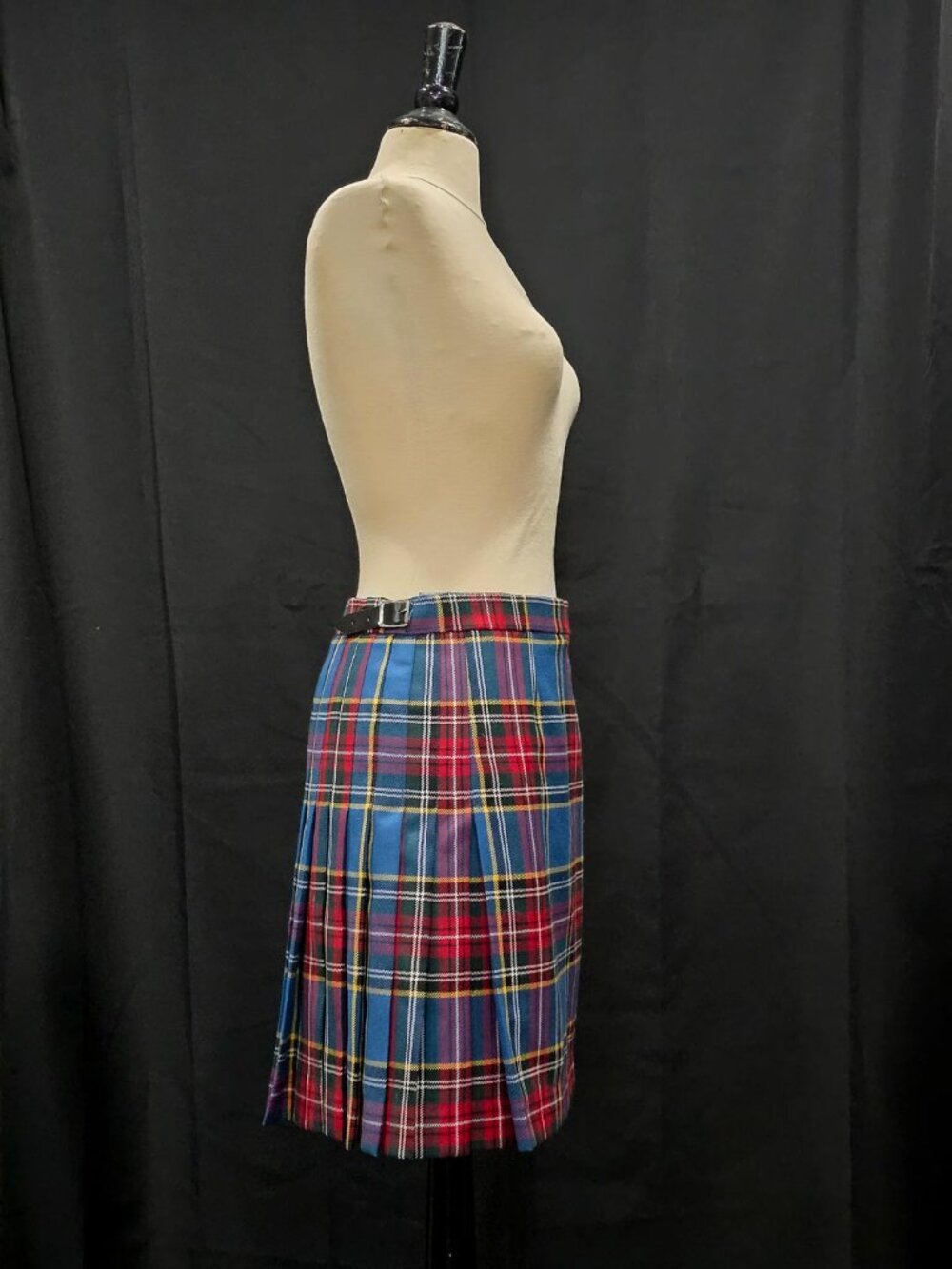 Vintage Woman's Mini Kilt in Macbeth Modern tartan - Picture 4 of 7